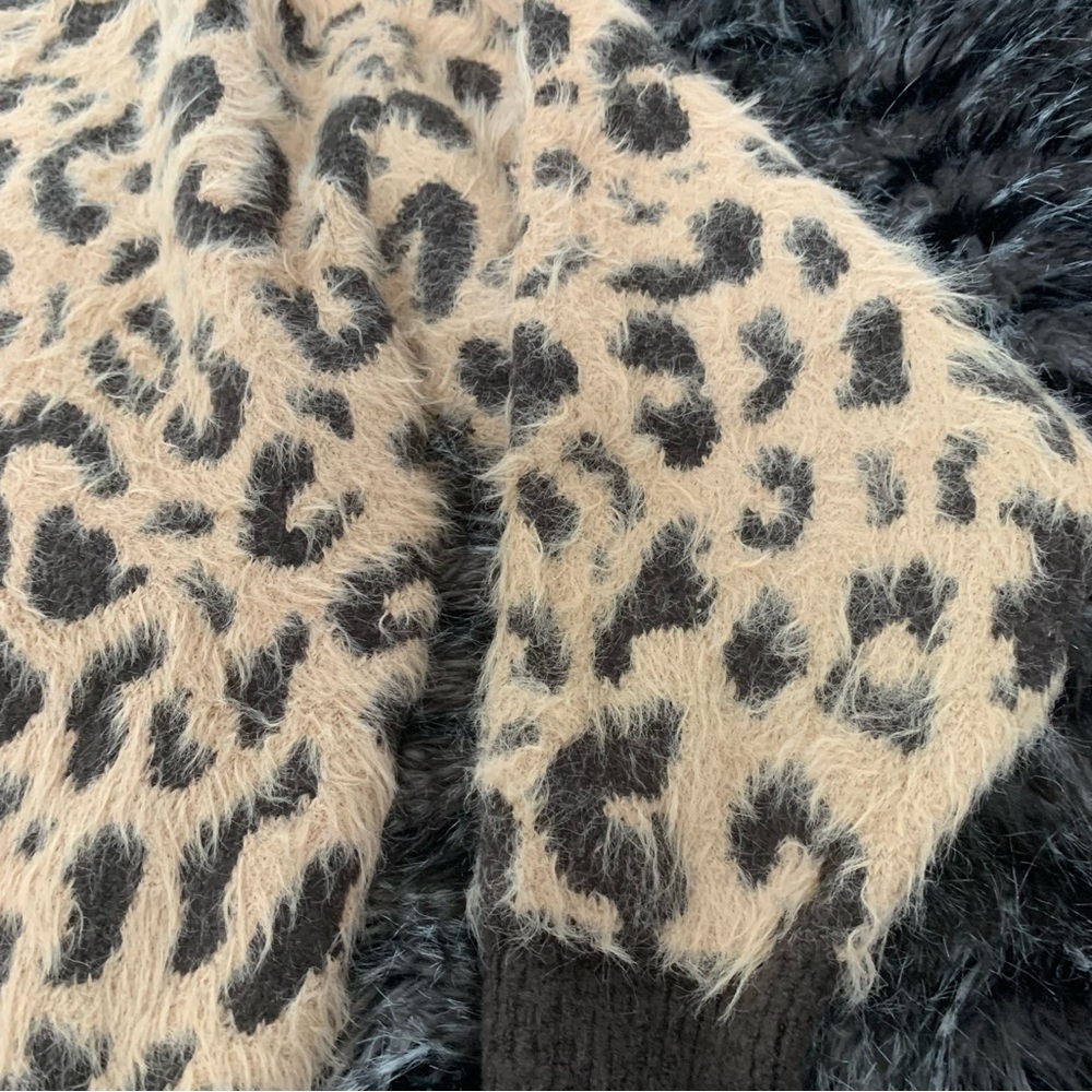 H&M Animal Print Fuzzy Sweater - Picture 6 of 7
